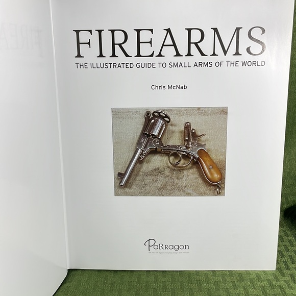 FIREARMS The Illustrated Guide to Small Arms of the World by Chris McNab - Picture 4 of 8